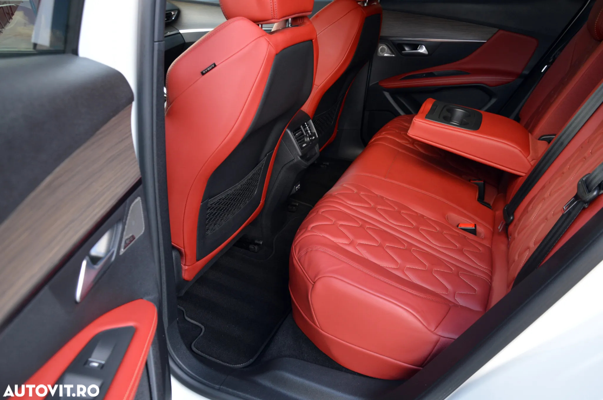 Peugeot 3008 Plug-In Hybrid 225 e-EAT8 GT - 16