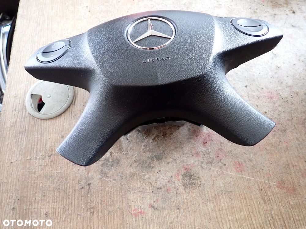 MERCEDES W204 PODUSZKA KIEROWCY - 2