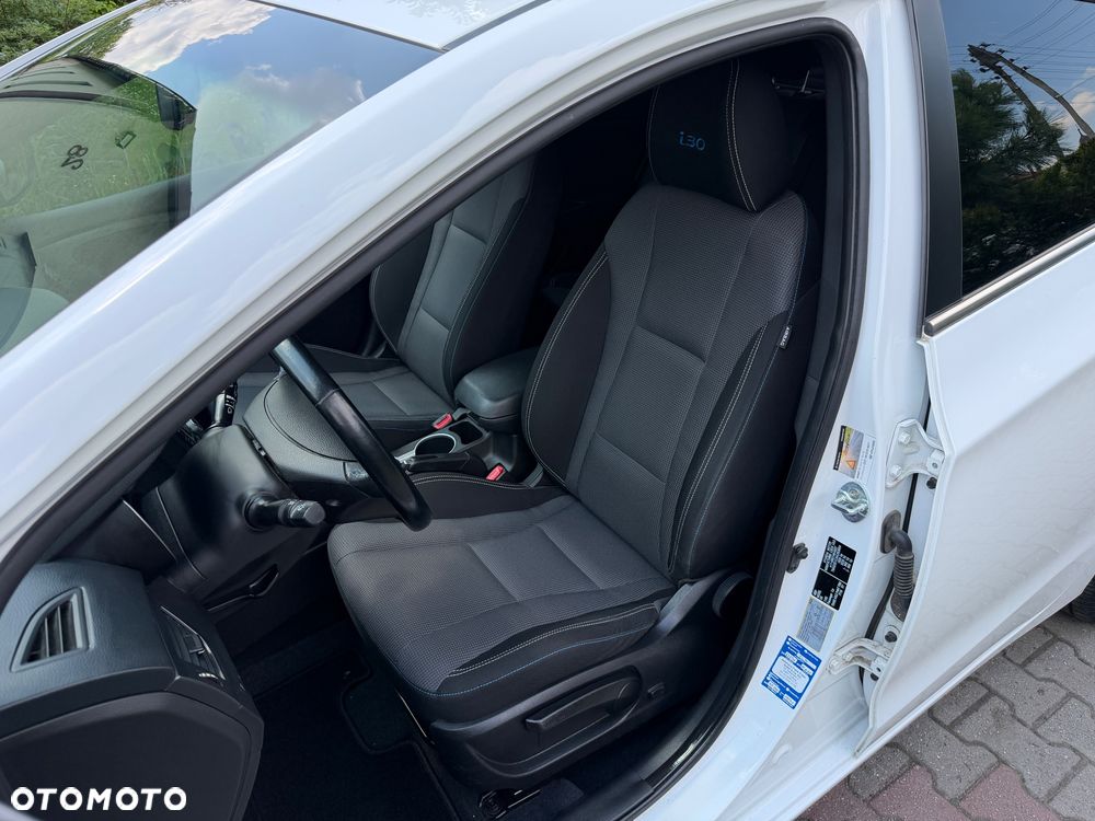 Hyundai i30 blue 1.6 GDI Passion - 19