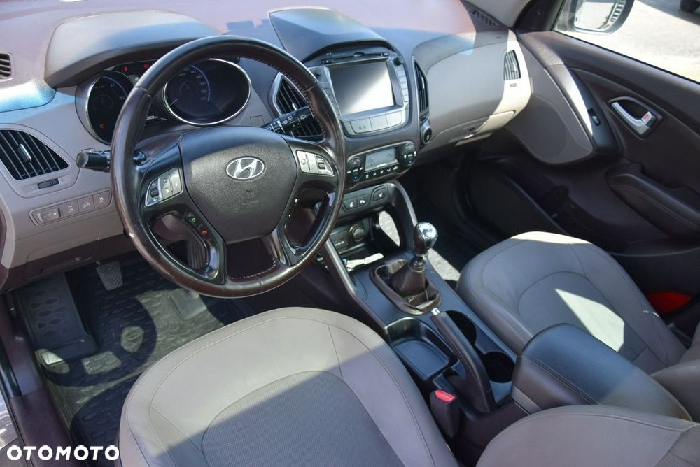 Hyundai ix35 2.0 CRDi 4WD Fifa World Cup Gold Edition - 23