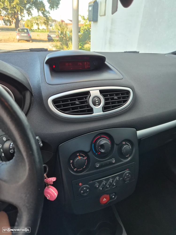 Renault Clio 1.2 16V Confort - 10