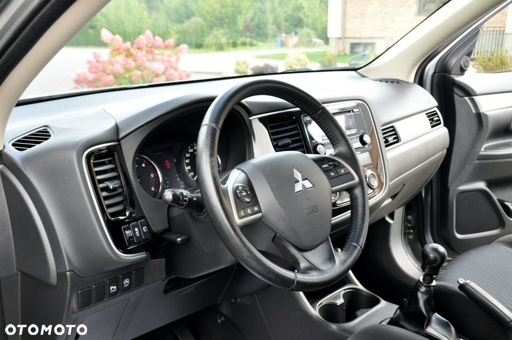 Mitsubishi Outlander - 22
