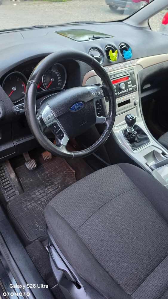 Ford Galaxy - 8