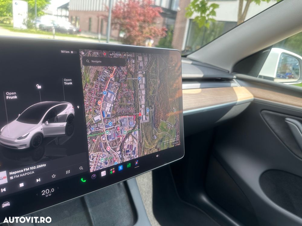 Tesla Model Y - 14