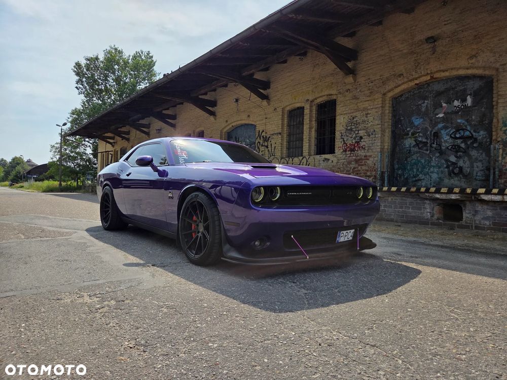 Dodge Challenger - 2