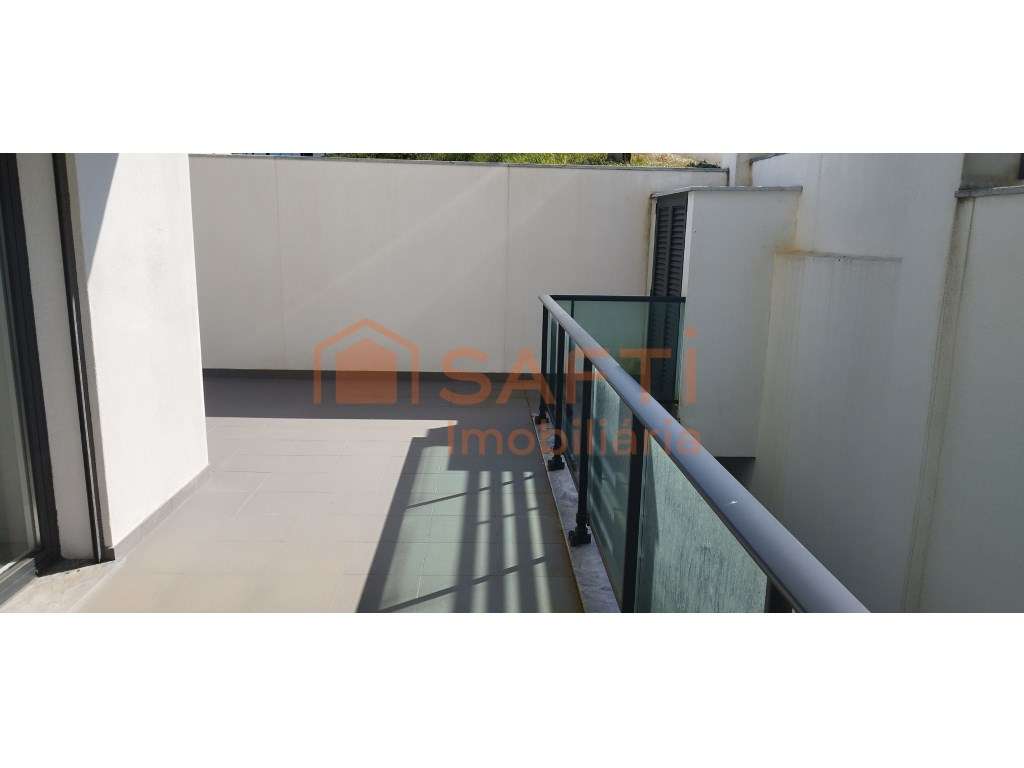 Moradia Nova Isolada com Piscina - Grande imagem: 5/25