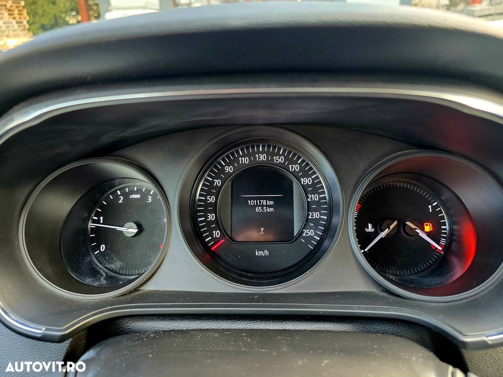 Renault Megane Blue dCi 116 Zen - 9