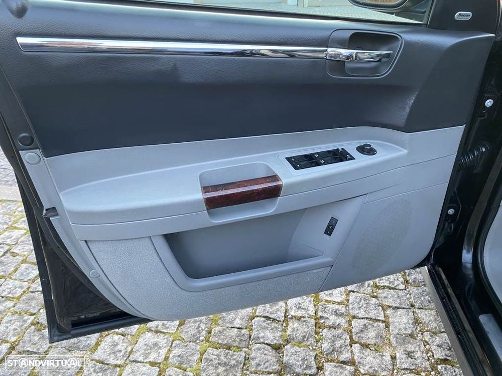 Chrysler 300 C Touring 3.0 CRD - 12