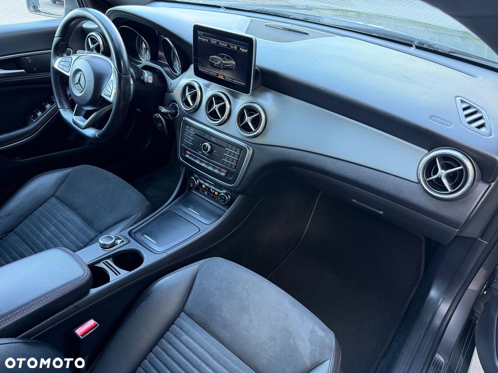 Mercedes-Benz CLA 180 7G-DCT AMG Line - 40