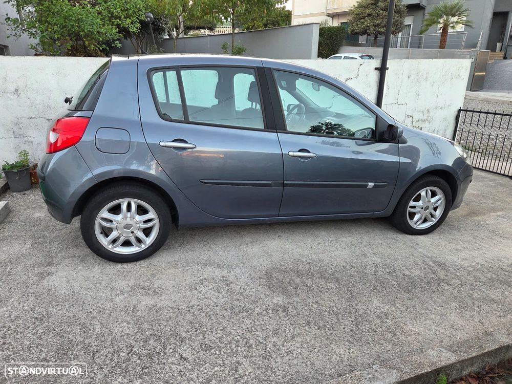 Renault Clio 1.2 16V Confort - 17