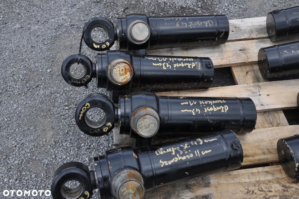 Siłownik hydrauliczny  Konika skretu ramienia  Cat  Caterpillar