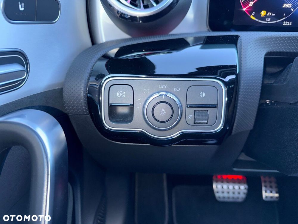 Mercedes-Benz CLA 200 AMG Line 7G-DCT - 21