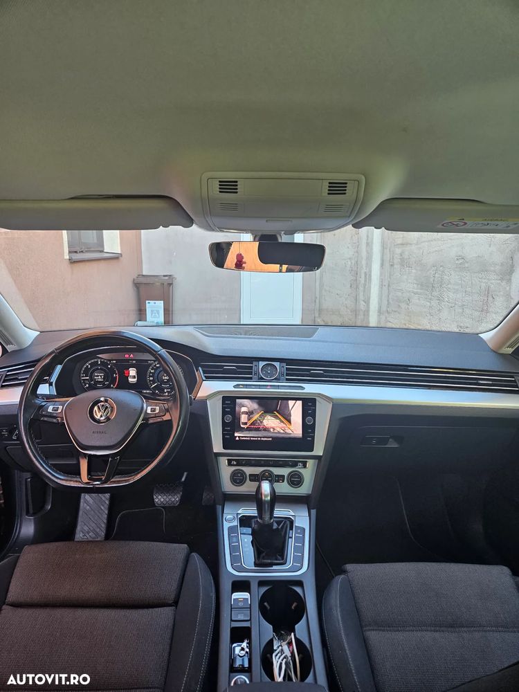 Volkswagen Passat - 11