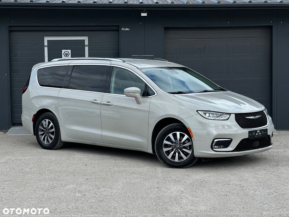 Chrysler Pacifica - 1