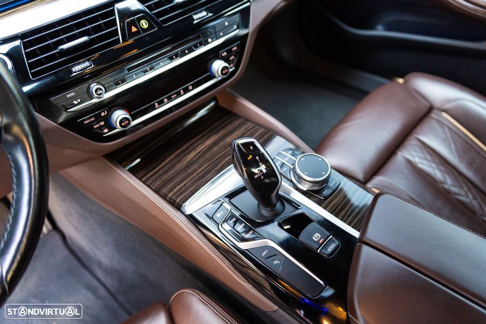 BMW 530 e iPerformance Line Luxury - 26