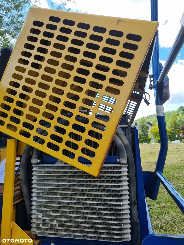 Kubota Canycon S100. Wozidło Gąsienicowe. Japońska Wywrotka w Pełni Hydrauliczna. Samo-załadowcza łyżka. Kiper Obrotowy! Silnik Kubota 3cylindry. Potężna moc. Szybka wolna jazda! Tylko 351 MTG. 2015rok prod. Ani deka luzów czy wycieków! Maszyna Sprowadzona z Norwegii z urzędu komunalnego. Używana raz do roku. Wielka Okazja! - 3