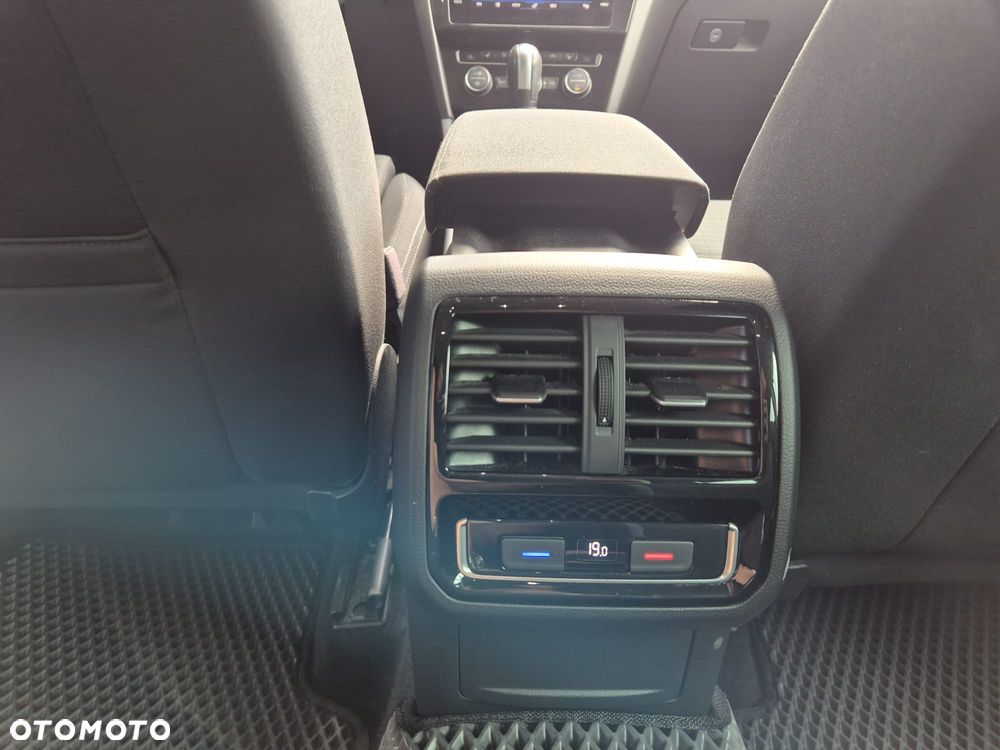 Volkswagen Passat 2.0 TDI SCR DSG Business - 20