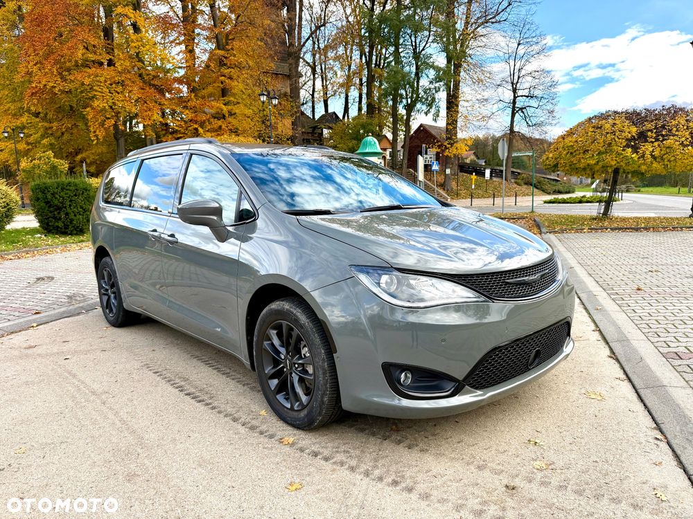 Chrysler Pacifica - 10