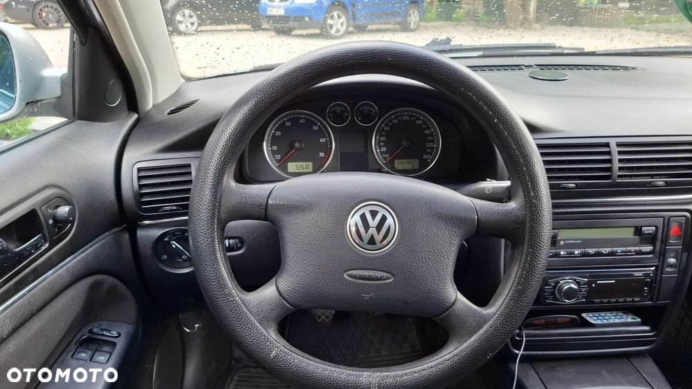Volkswagen Passat 1.6 Comfortline - 25