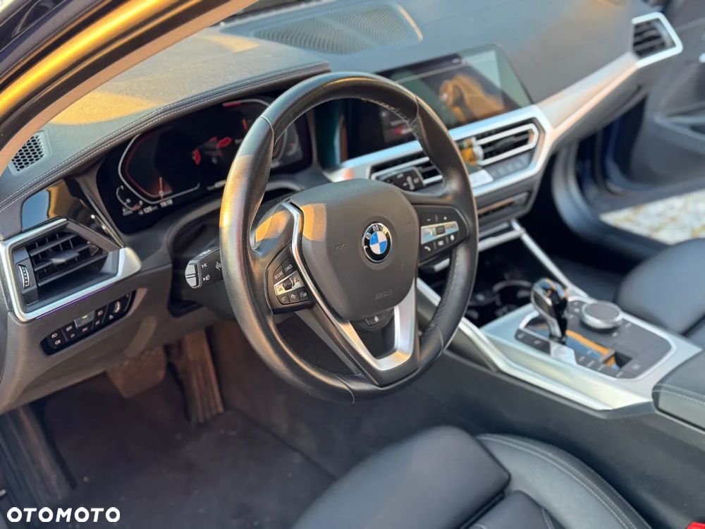 BMW Seria 3 320d Luxury Line sport - 14