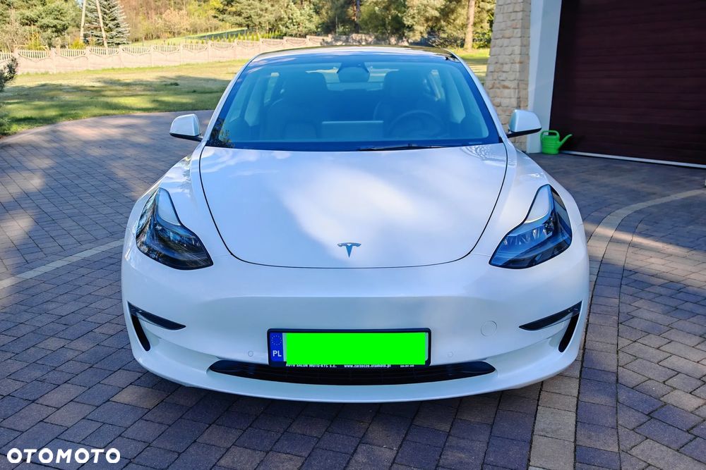 Tesla Model 3 - 8