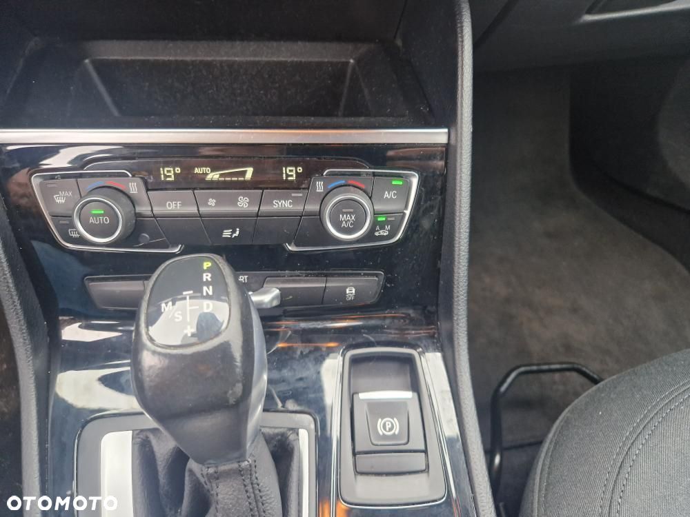 BMW Seria 2 218d - 13