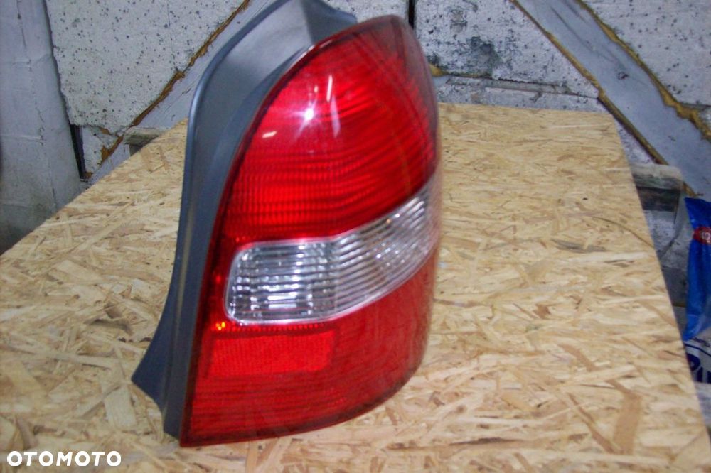 LAMPA TYLNA PRAWA MAZDA 323F/R1287 - 1