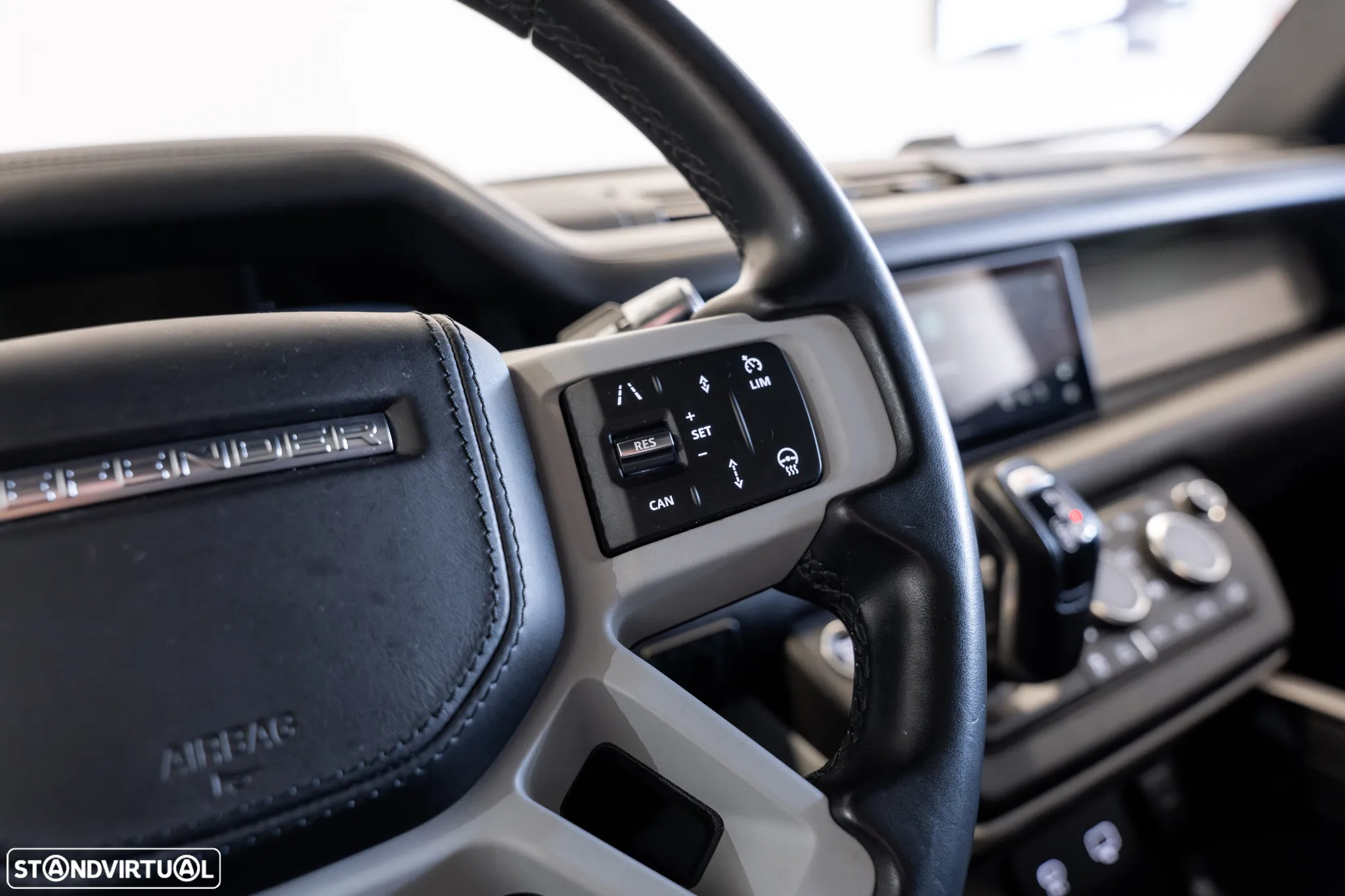 Land Rover Defender 3.0 D300 90 AWD X-Dynamic HSE - 12