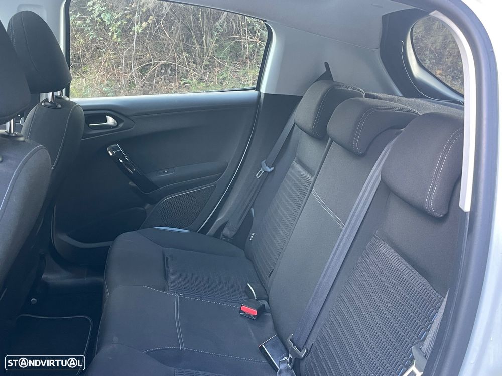 Peugeot 208 1.6 e-HDi Allure - 11