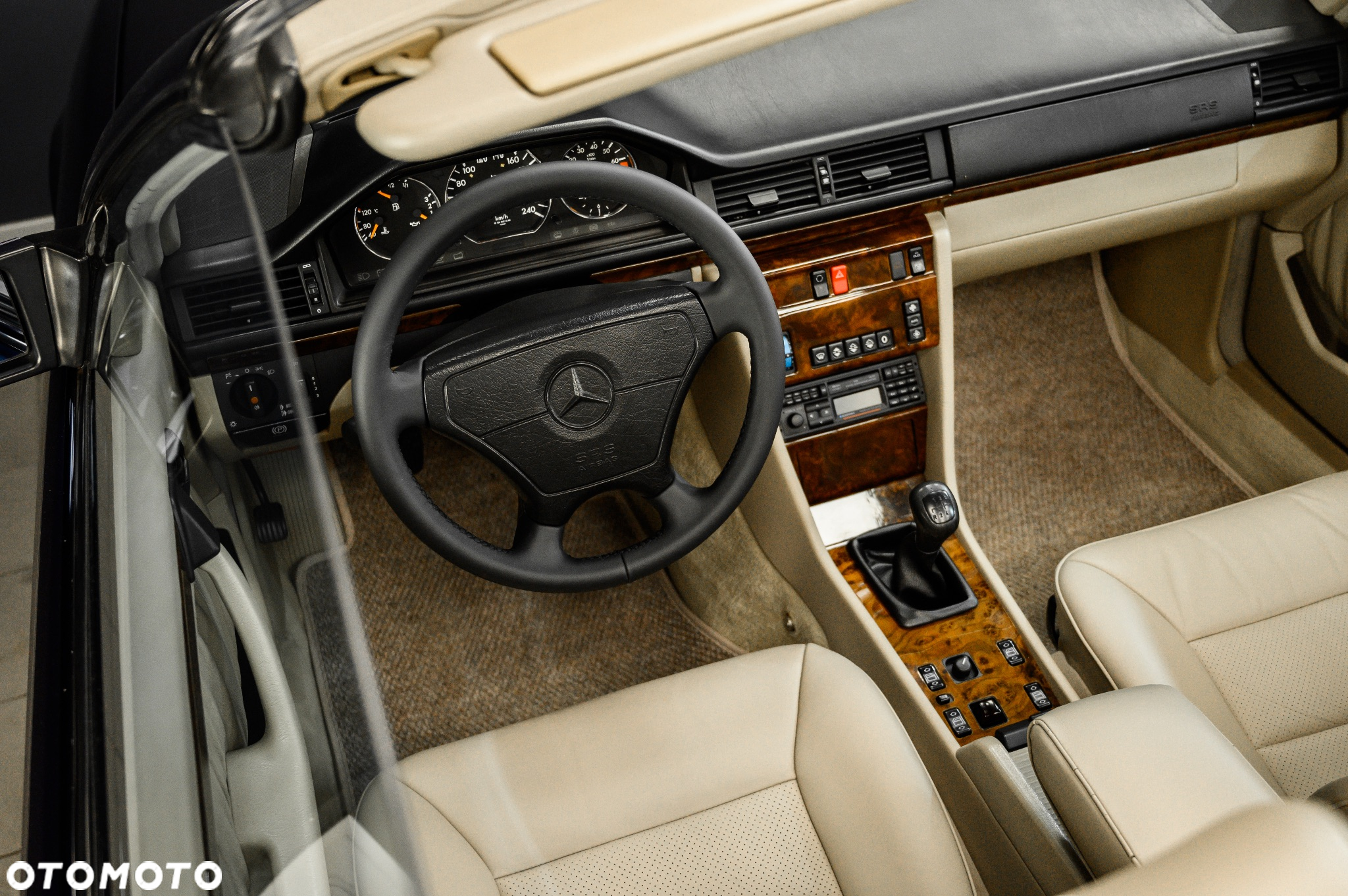Mercedes-Benz Klasa E 200 - 18