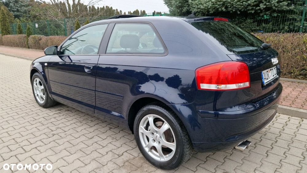 Audi A3 3-drzwiowe 2.0 FSI Attraction - 8