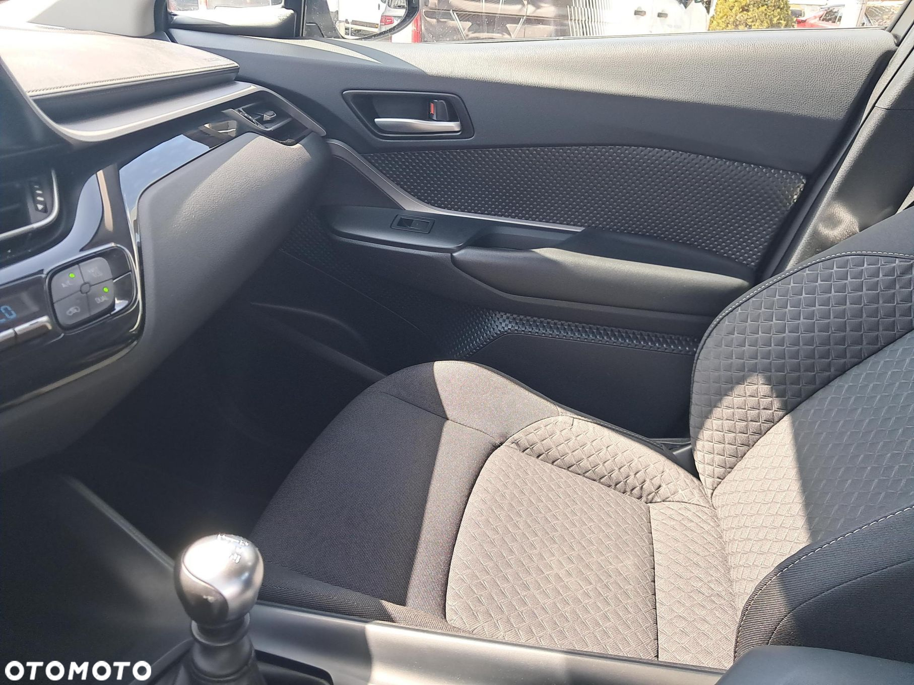 Toyota C-HR 1.2 T GPF Premium - 26