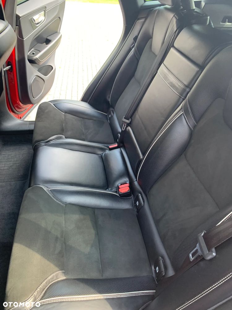 Volvo XC 60 D5 AWD R-Design - 31