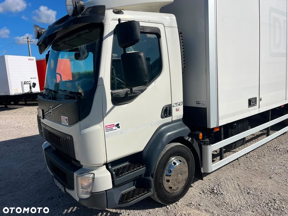 Volvo Dzierżawa izoterma z windą, otwierany bok - 14