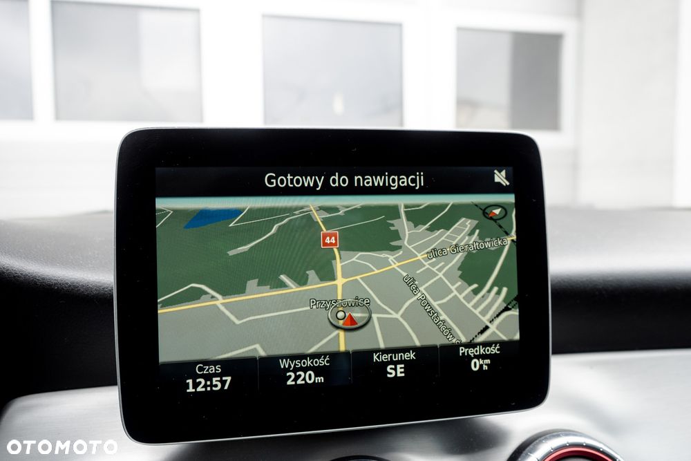Mercedes-Benz CLA 200 7G-DCT AMG Line - 24