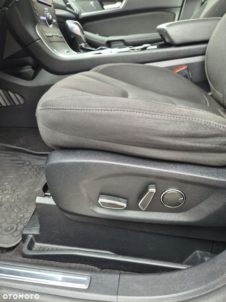 Ford S-Max 2.0 TDCi Titanium PowerShift - 6