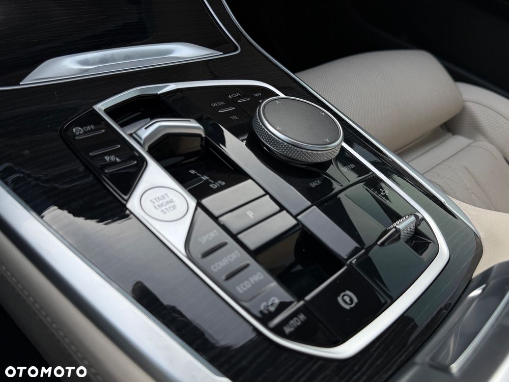 BMW X7 M50d sport - 32