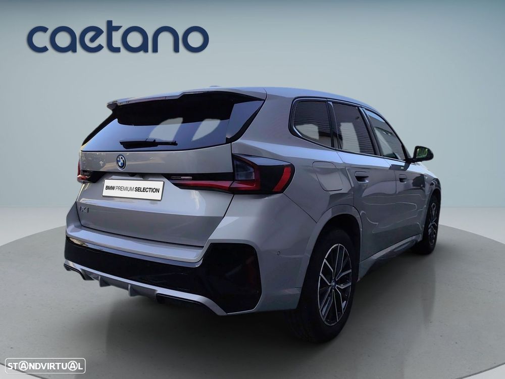 BMW iX1 eDrive20 Pack Desportivo M - 8