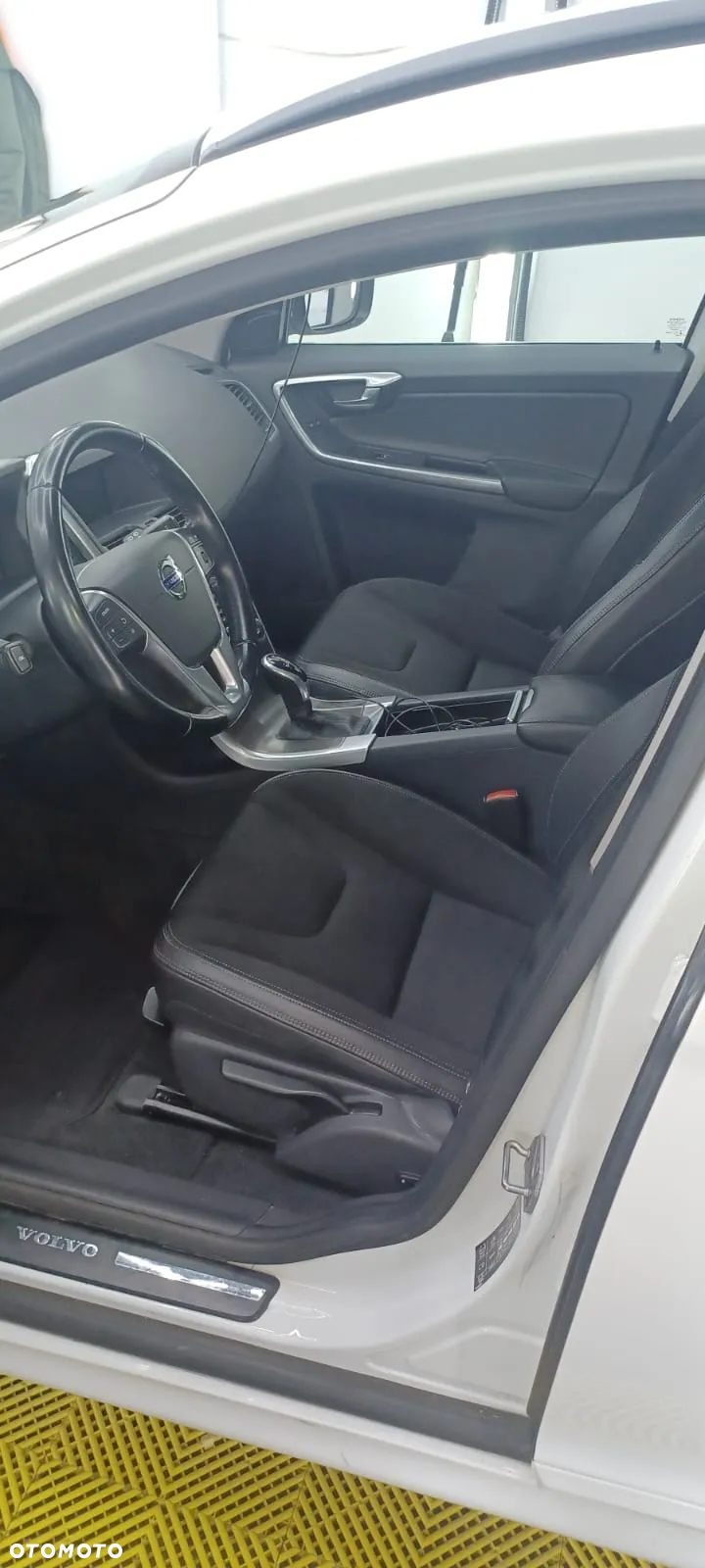 Volvo XC 60 D3 Drive-E Kinetic - 13