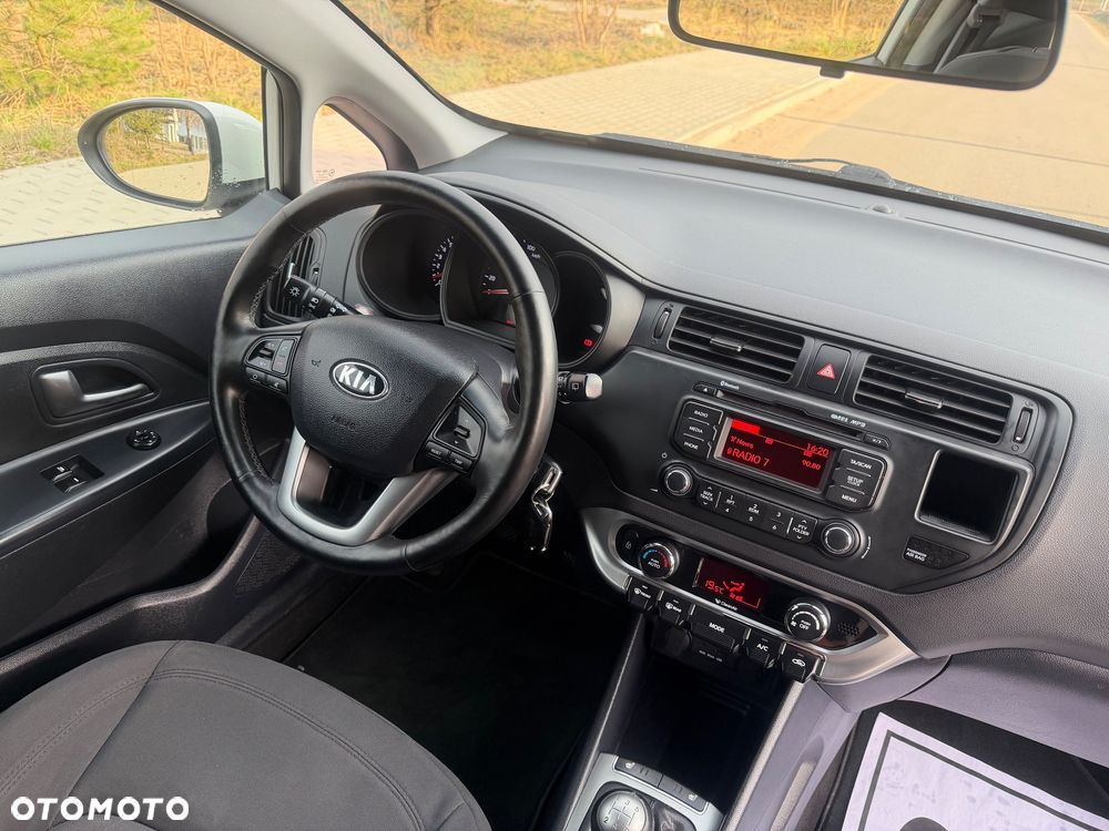Kia Rio 1.2 Dream Team Edition - 40