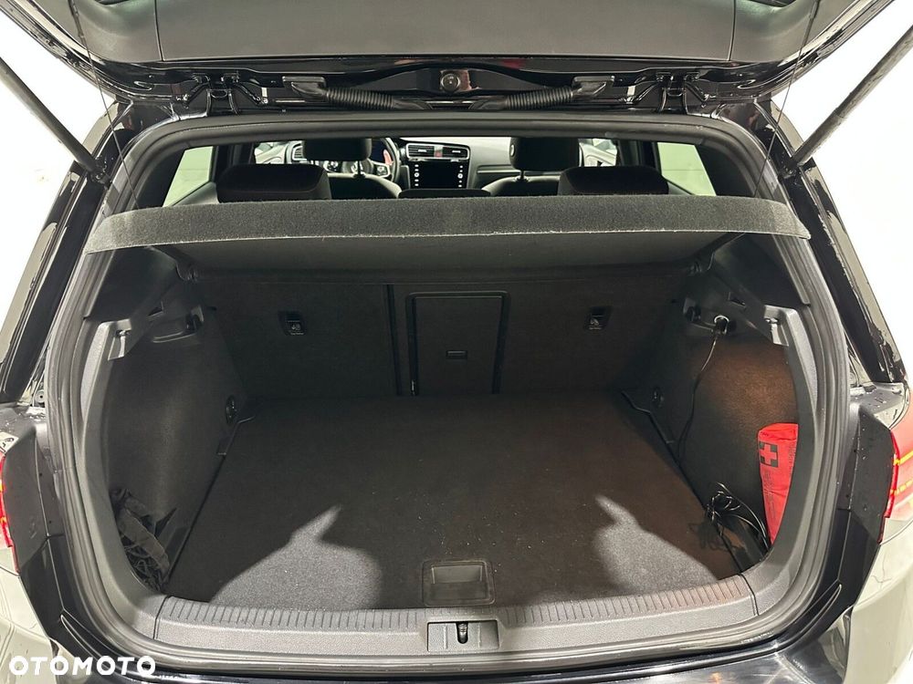 Volkswagen Golf - 35