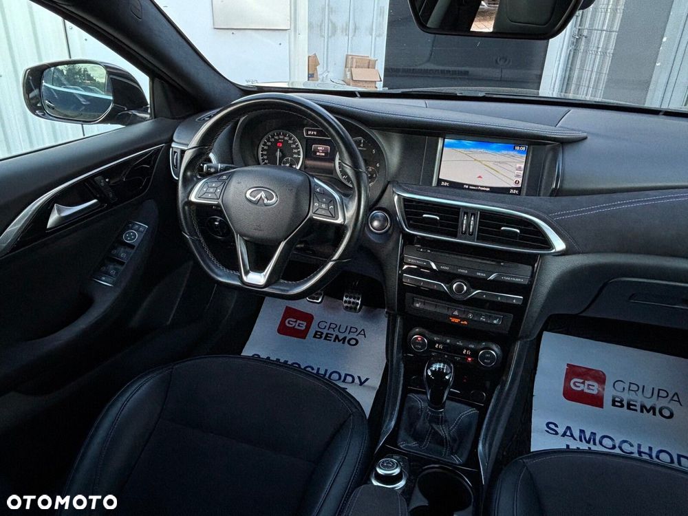 Infiniti Q30 - 18