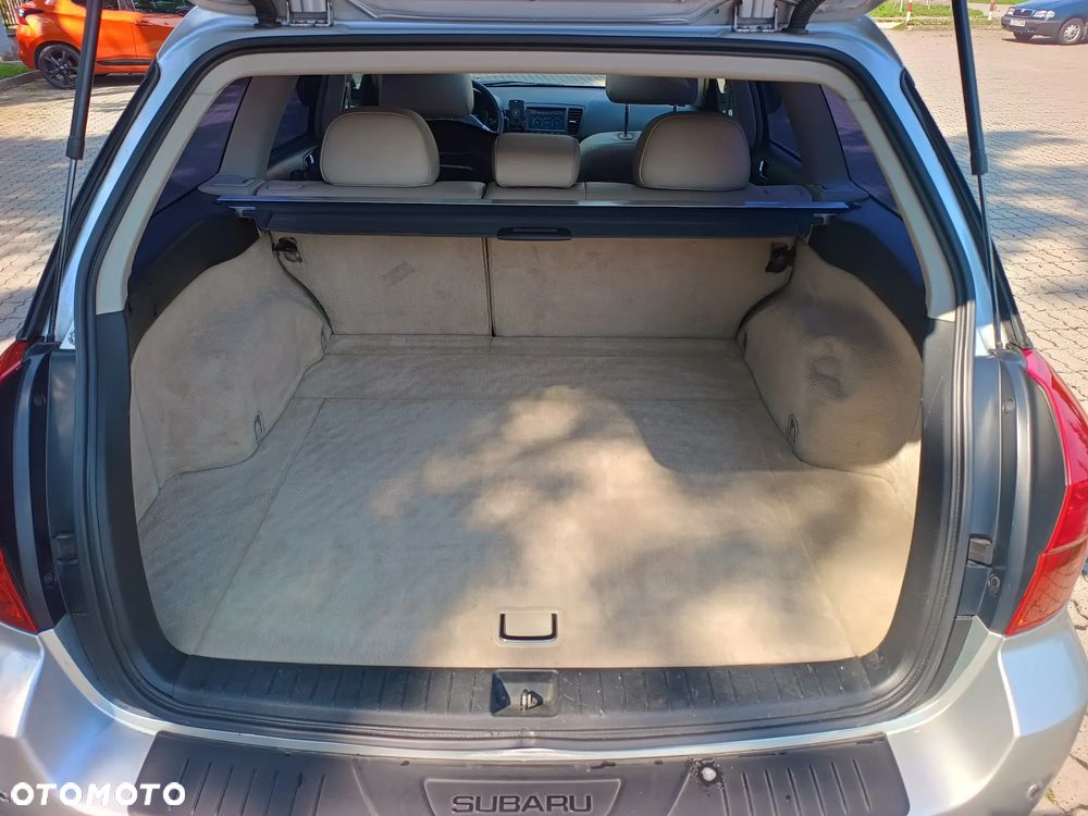 Subaru Outback 3.0 H6 - 23