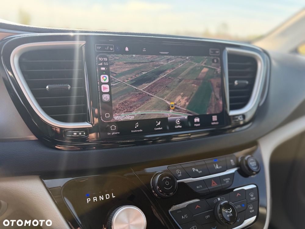 Chrysler Pacifica - 30