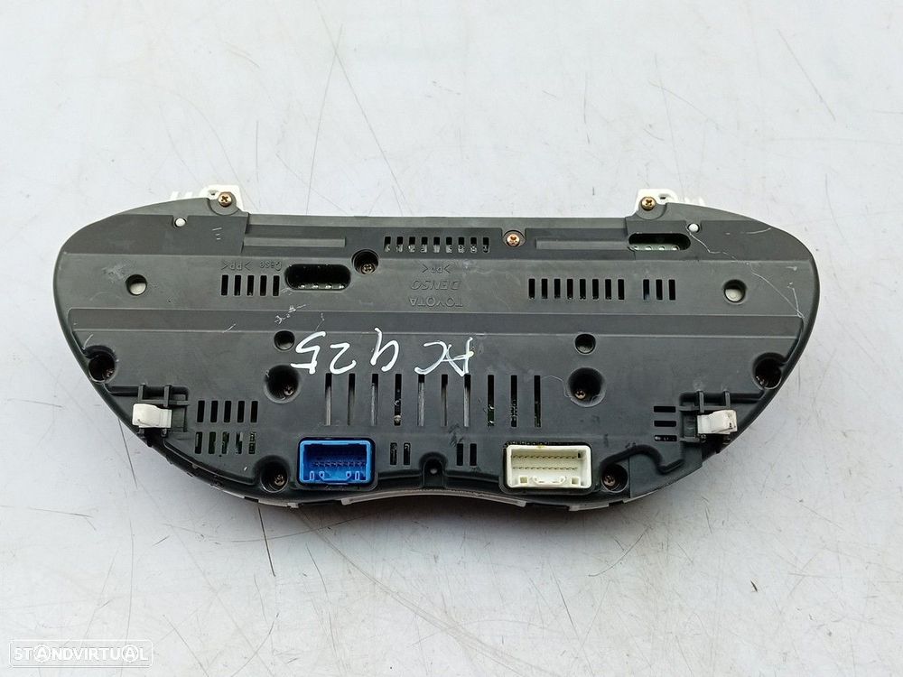 Quadrante / painel de instrumentos TOYOTA Avensis Sedan (_T22_) - 2