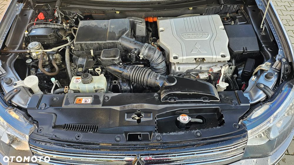 Mitsubishi Outlander 2.0 4WD Plug-In Hybrid Plus - 6