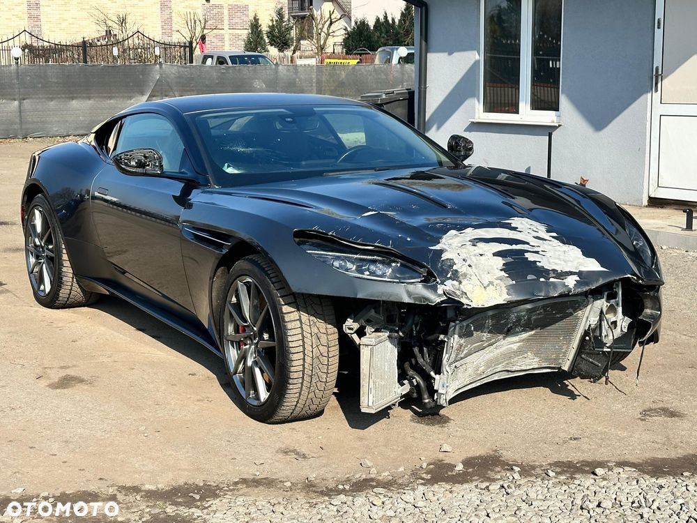 Aston Martin DB11 - 6