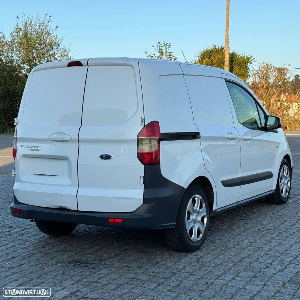 Ford Transit Courier - 2