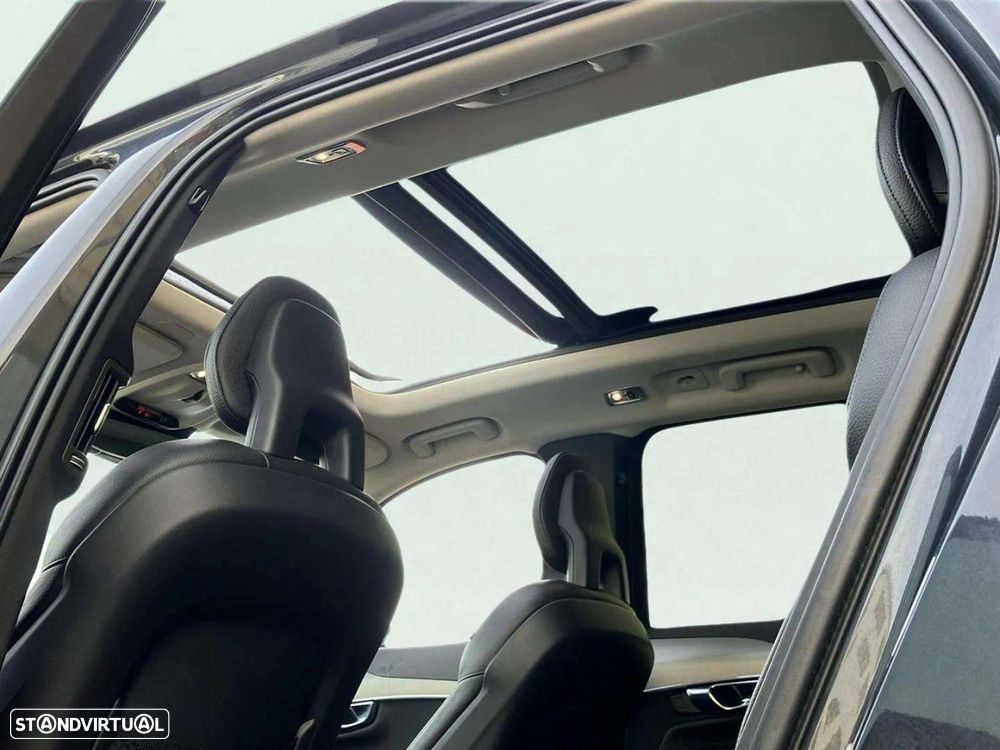 Volvo XC 90 2.0 B5 Momentum Plus AWD - 20