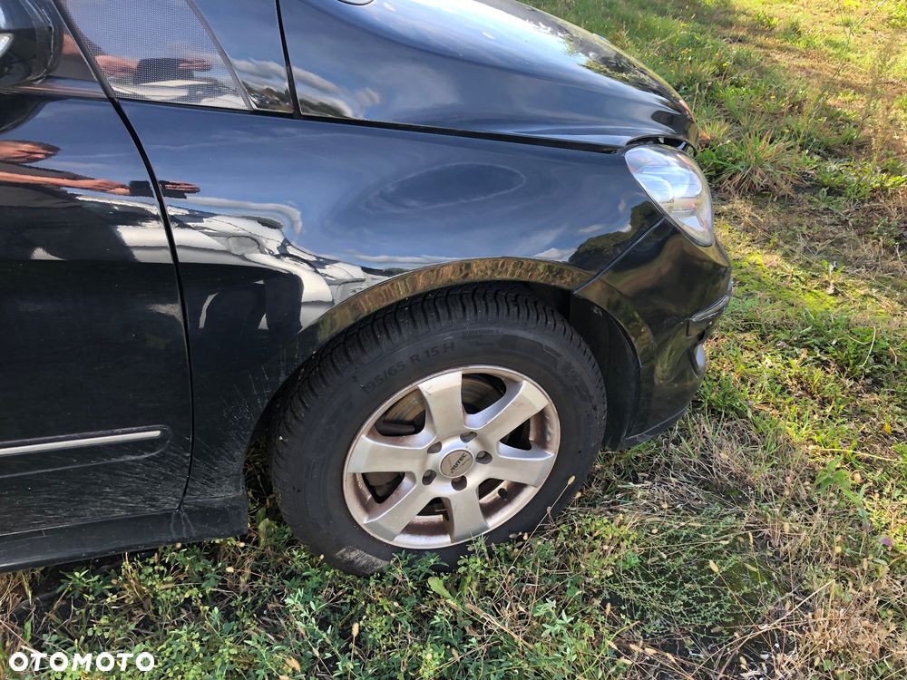 Błotnik  prawy Mercedes B klasa 245 lakier 696 - 1